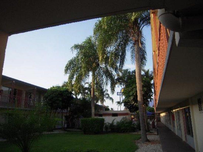 Days Inn By Wyndham West Palm Beach Exterior photo