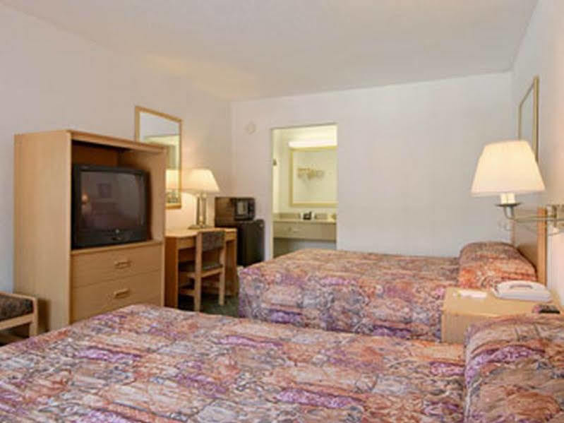 Days Inn By Wyndham West Palm Beach Exterior photo
