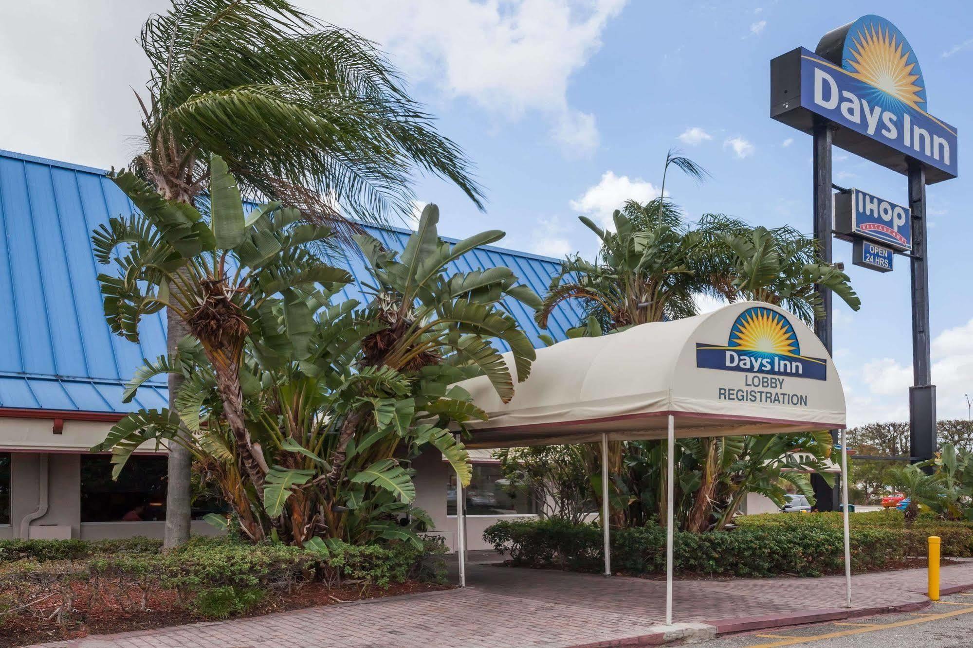 Days Inn By Wyndham West Palm Beach Exterior photo
