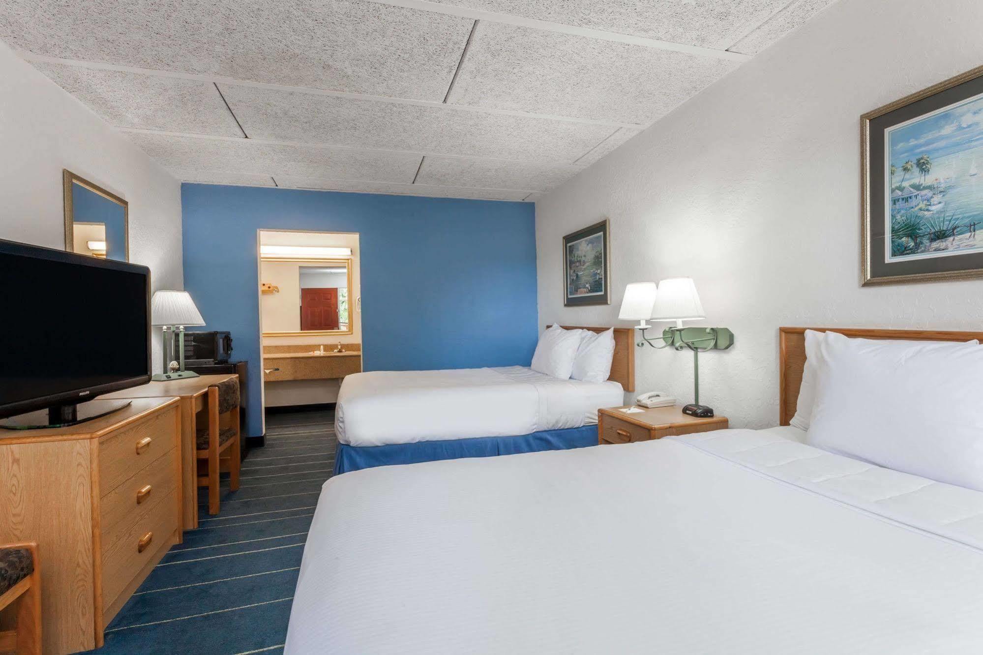 Days Inn By Wyndham West Palm Beach Exterior photo