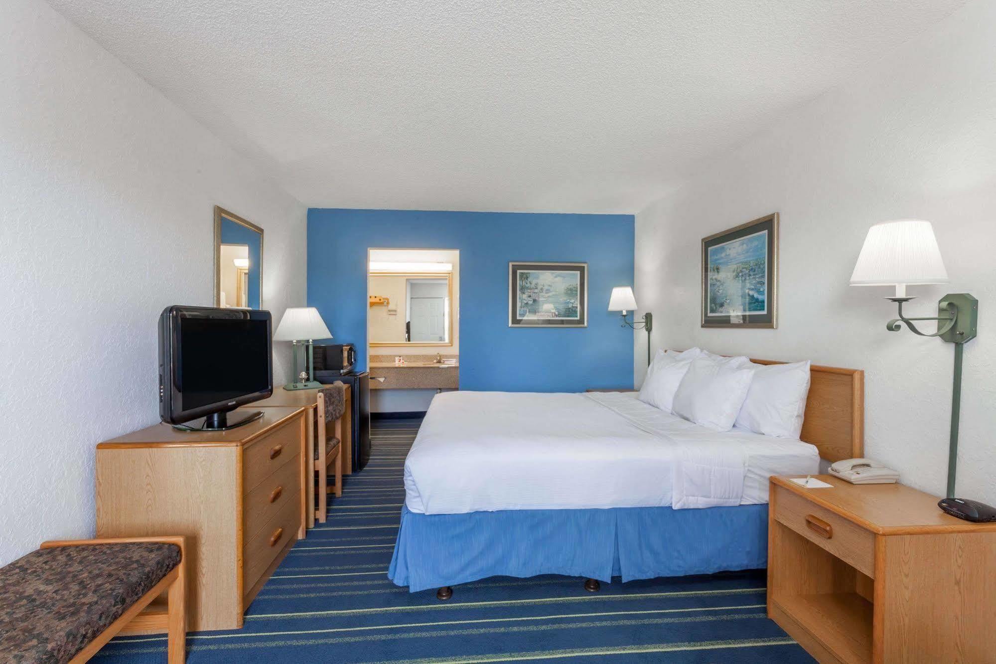 Days Inn By Wyndham West Palm Beach Exterior photo