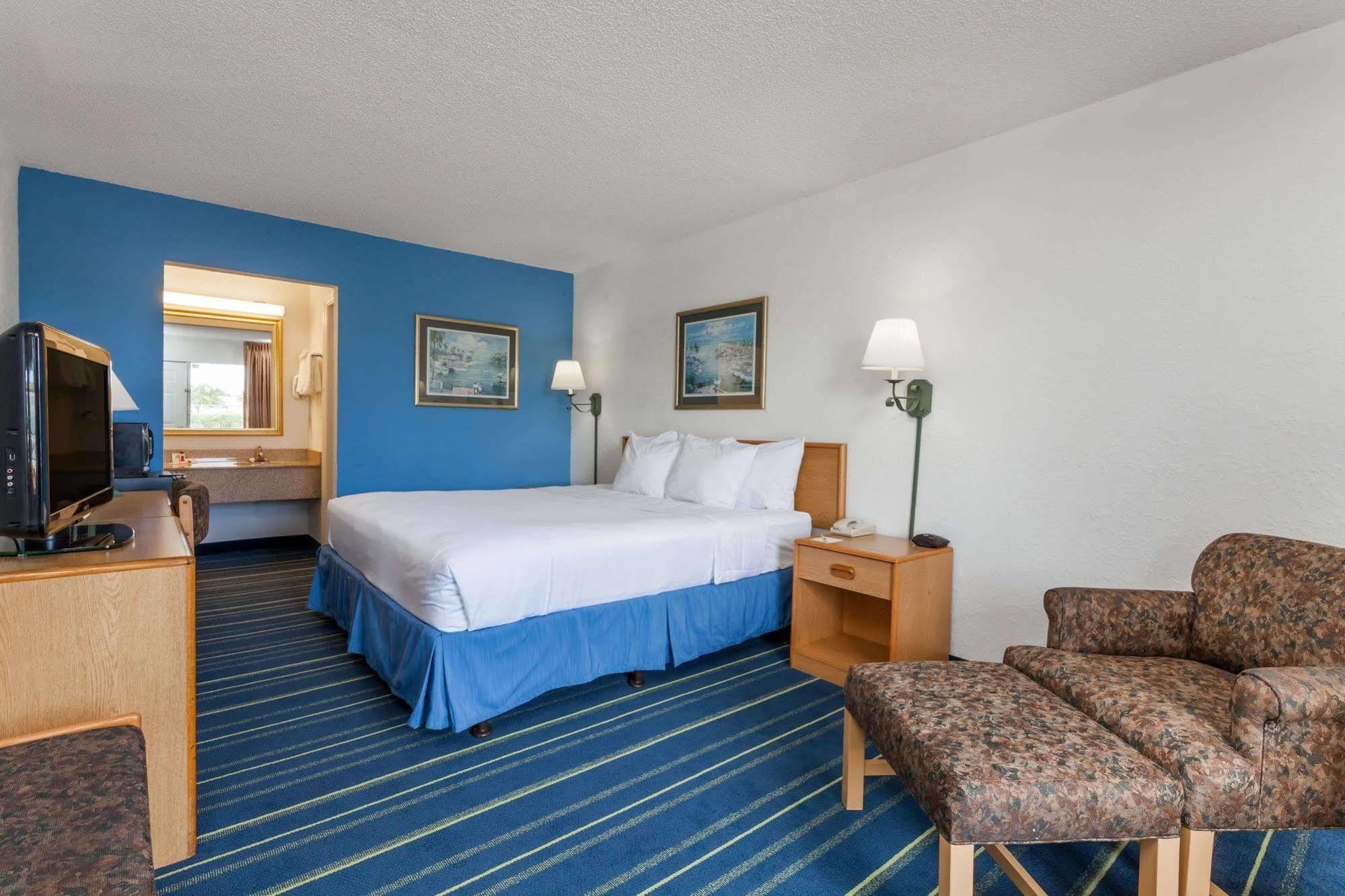 Days Inn By Wyndham West Palm Beach Exterior photo