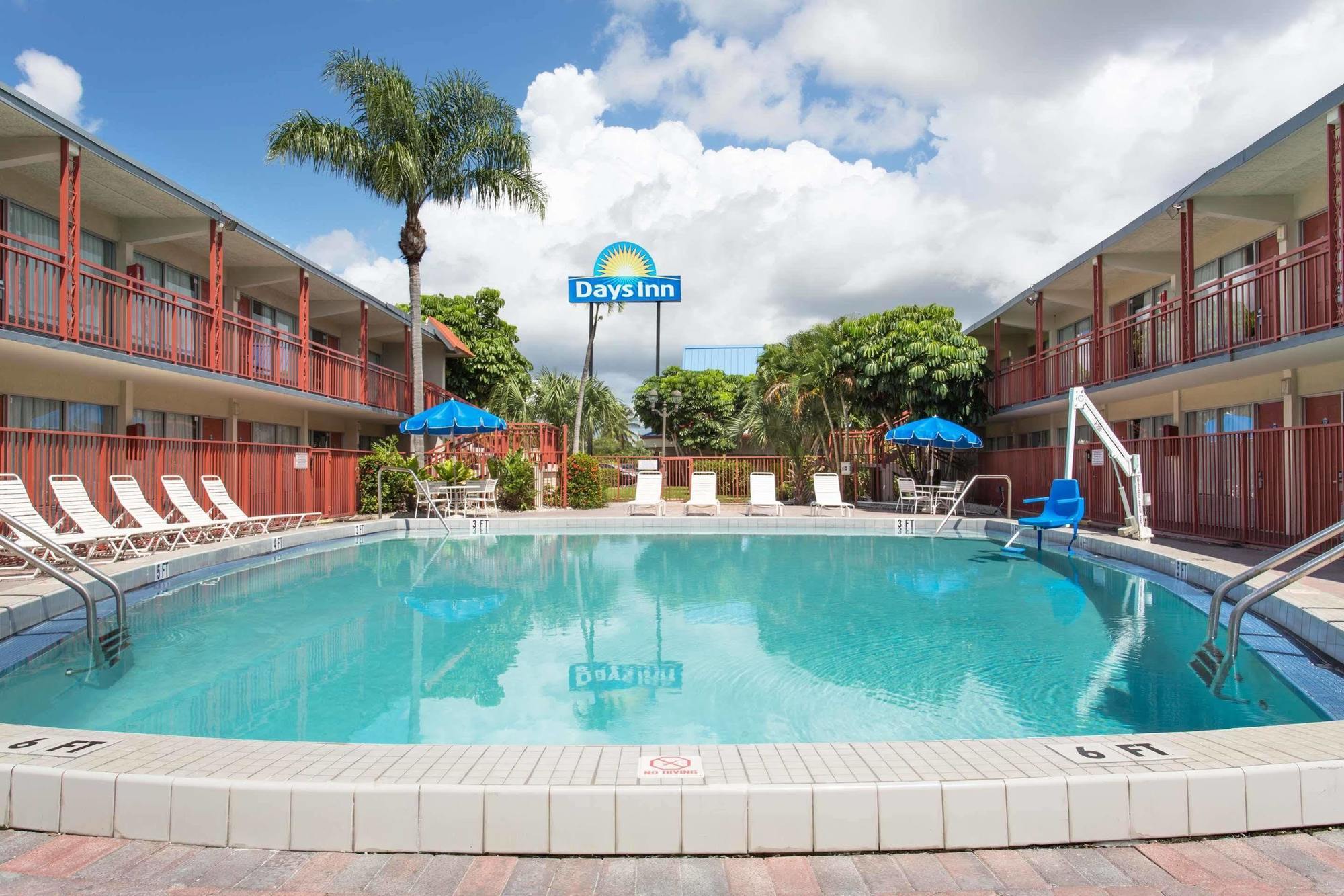 Days Inn By Wyndham West Palm Beach Exterior photo